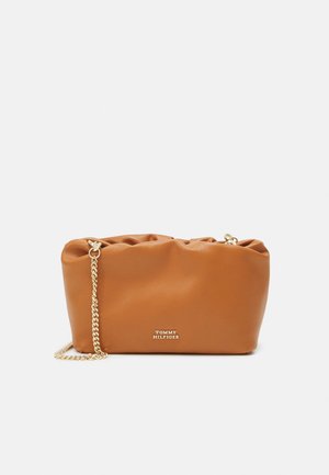 Tommy Hilfiger LUXE SOFT - Schoudertas - tan