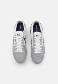 Nike Performance STREETGATO - Sapatilha de treino - light smoke grey /hantom sail/midnight navy