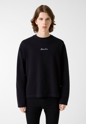 - Bluzka z długim rękawem