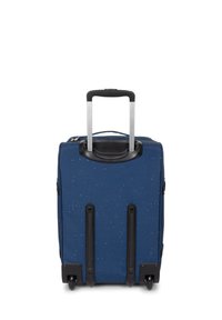 Valigia blu navy con superficie testurizzata, ruote rotanti, manico estraibile e dettagli neri. Presenta una chiusura con cerniera e rientranze per la stabilità.