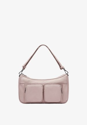 Rosa Lederhandtasche mit geschwungener Form, ausgestattet mit zwei vorderen Reißverschlusstaschen, einem flachen Tragegurt und einem geprägten Markenlogo auf der Oberseite.