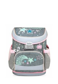 Grauer Rucksack mit pastellfarbenen Sternen, Schmetterlingsanhänger, pinken Akzenten und silberner Hardware. Verfügt über gepolsterte Träger und Netzseitentaschen.