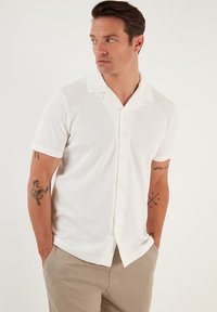 Buratti REGULAR FIT - Camisa - ecru