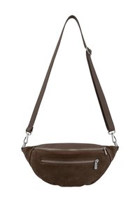 Temno rjav sueden crossbody nahrbtnik z dvema srebrnima zadrgama in nastavljivim trakom, obesljenim ob belem ozadju.