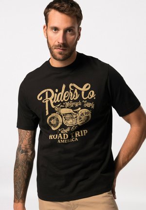 Sort bomulds t-shirt med et gyldent grafik af en motorcykel og tekst, der siger "Riders Co. Motorcycle Supply" og "Road Trip America." Korte ærmer.