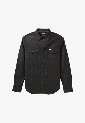 Chemise en jean noire à manches longues avec col, boutons-pression sur le devant et deux poches poitrine boutonnées avec une petite étiquette Timberland.