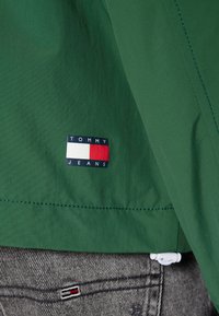 Tommy Jeans CHICAGO  - Vindjacka - court green