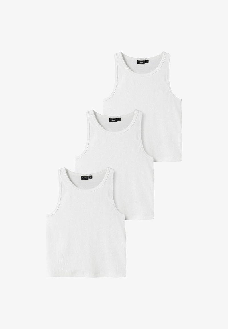 Τρία λευκά αμάνικα μπλουζάκια από ριμπ βαμβάκι στοιβαγμένα, με ετικέτες της μάρκας LMTD στο εσωτερικό των γιακαδιών.
