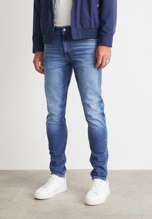 Calvin Klein Jeans, TAPER - Jeans slim fit - denim medium