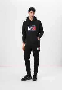 Tommy Jeans REG FLAG - Sweatshirt - black
