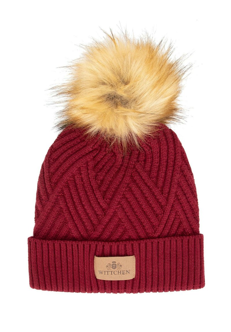 Cappello a maglia color bordeaux con motivo testurizzato, caratterizzato da un soffice pon pon dorato sulla cima e una toppa in pelle con marchio sul risvolto.