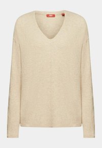 Beige gebreide trui met een V-hals, lange mouwen en een relaxte pasvorm. Zachte textuur en eenvoudig ontwerp zonder patronen of versieringen.