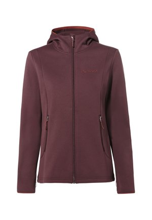 Veste softshell bordeaux avec fermeture éclair à l'avant, capuche réglable et deux poches latérales zippées. Présente un logo subtil et des accents contrastés.