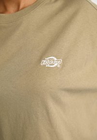Dickies SUMMERDALE TEE - Paprasti marškinėliai - imperial green