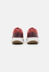 Nike Performance W NIKE REVOLUTION 6 - Tenisice za cestovno trčanje - canyon rust/mint foam/burgundy crush/summit white/med brown
