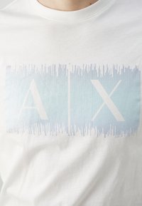 Thumbnail Image 5