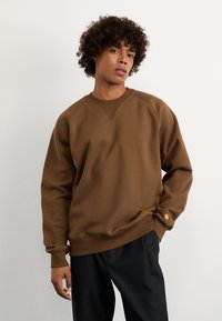 Carhartt WIP CHASE - Sweatshirt - chocolate/gold