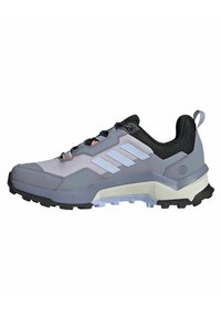 Graue und schwarze Wanderschuhe mit einer strukturierten Oberseite, einem Design mit drei Streifen, verstärkter Zehenkappe und einer strapazierfähigen Gummisohle für guten Halt.