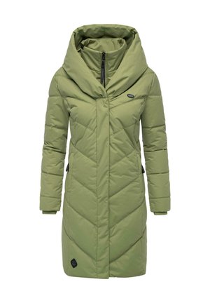 Manteau matelassé en vert clair, avec une grande capuche, fermeture éclair, couture en chevrons diagonaux et poches latérales avec des poignets doux.