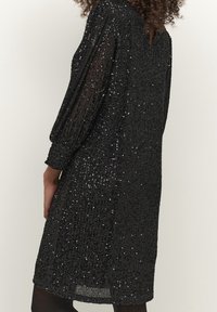 Kaffe Cocktailklänning - mottled black