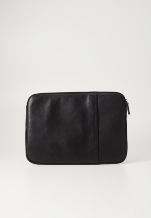 Schwarze Leder-Laptoptasche mit glatter Textur, rechteckiger Form, Reißverschluss und einer Fronttasche für zusätzlichen Komfort.