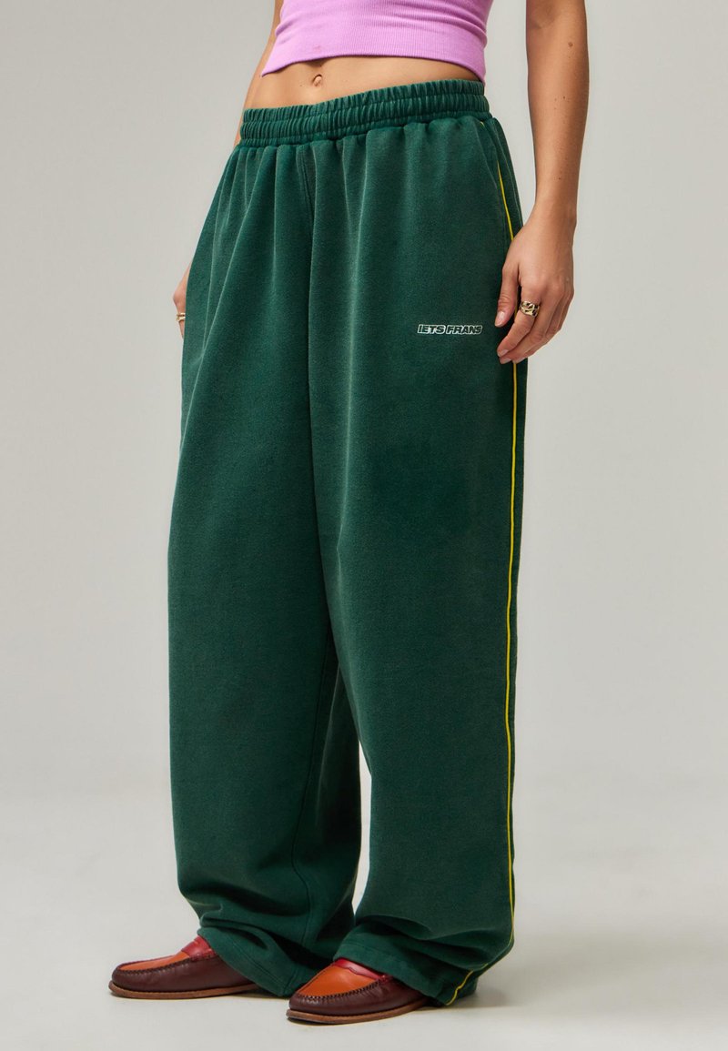 iets frans... HARRI WIDE LEG JOGGER UNISEX - Treniņtērpa apakšdaļas - forest green