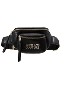 Černá kožená ledvinka Versace Jeans Couture se zlatými zipy a logem, obsahující přední zipovou kapsu a nastavitelný popruh.