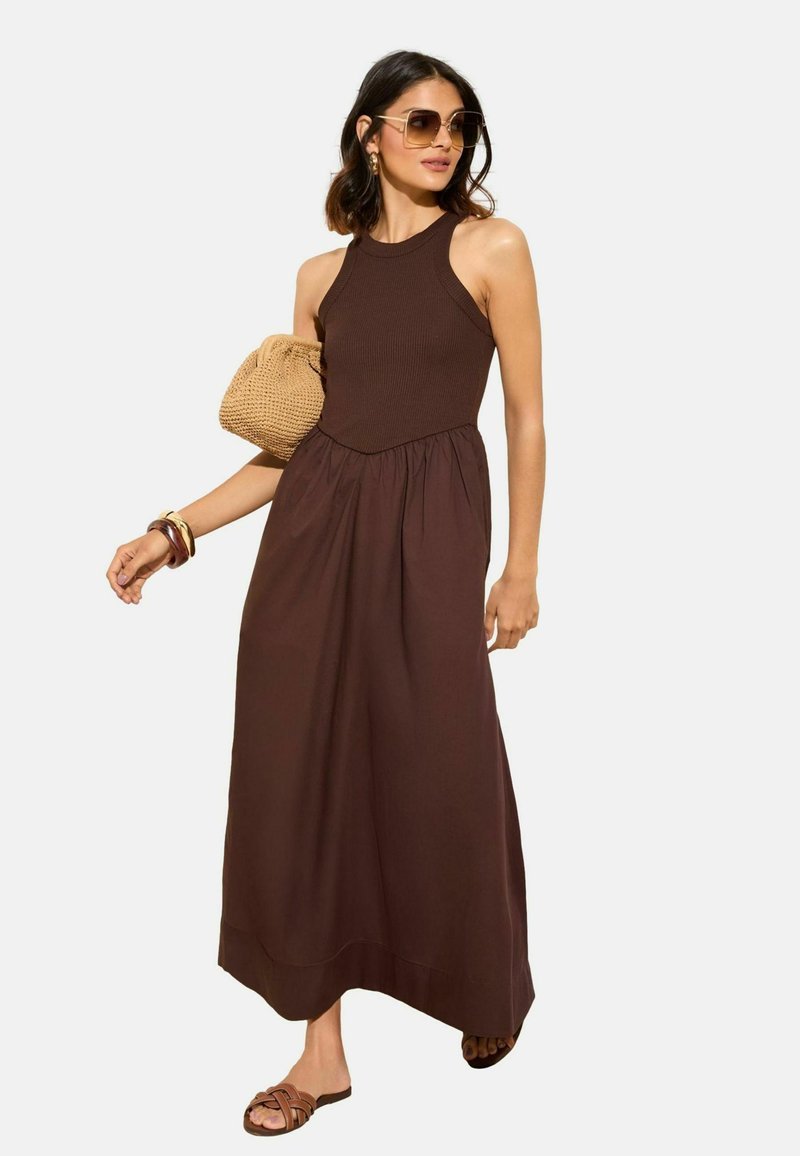 Friends Like These REGULAR FIT - MIX DROP WAIST 2-IN-1 MIDI - Maxi šaty - chocolate brown