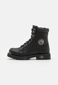 DIVERSION - Botines con cordones - black