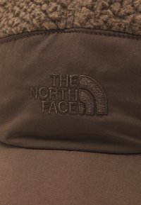 The North Face CRAGMONT FLEECE TRAPPER - Pipo - smokey brown