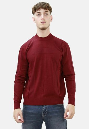 Maglione rosso a maglia con collo alto e maniche lunghe. Presenta un design textured sulla parte anteriore e polsini e orlo a coste.