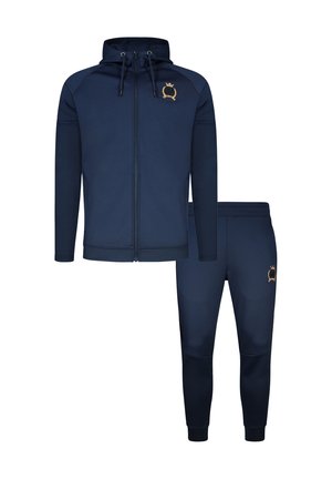 Granatowa bluza z kapturem na zamek i pasujące spodnie dresowe z elastycznymi mankietami oraz małą złotą emblematem na klatce piersiowej i udzie.