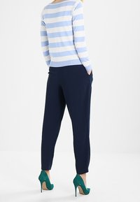 More & More Sweter