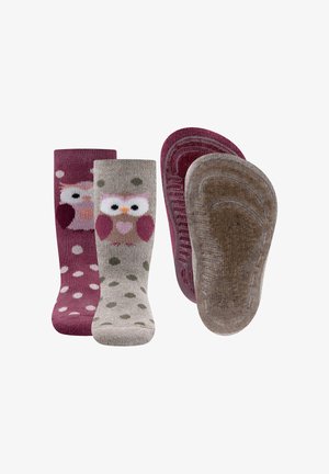 Kindersocken mit einem pinken und burgunderfarbenen Eulendesign, Punkten, weichem Material und gemusterten Griffen an der Sohle für besseren Halt.
