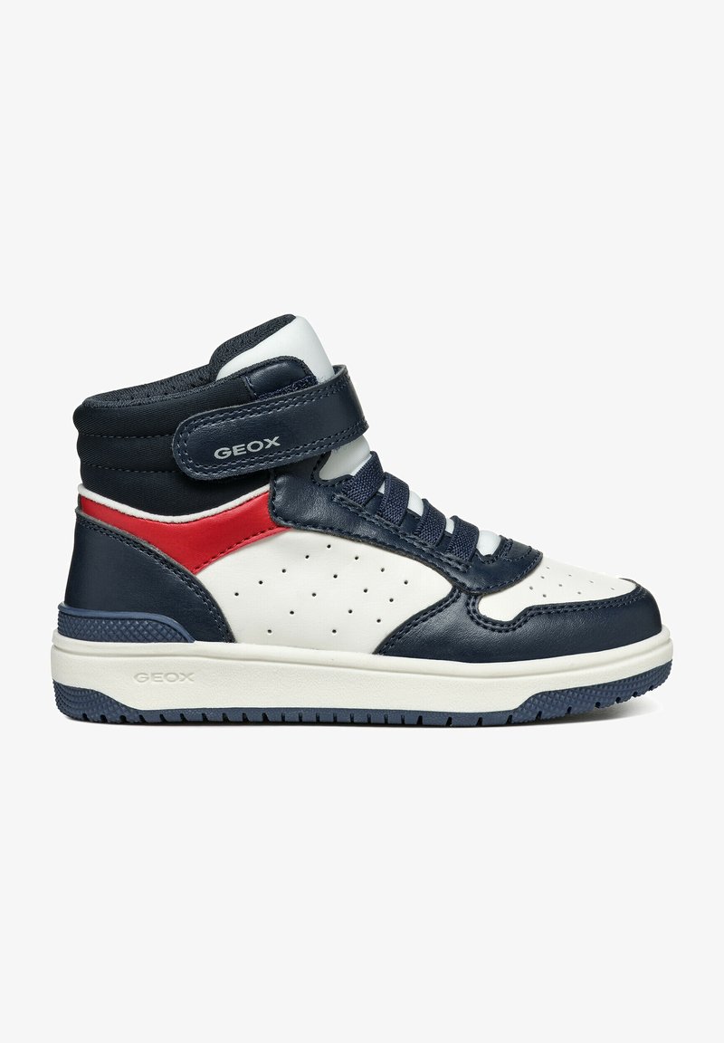 Sneaker alte in pelle navy, bianca e rossa. Presentano lati perforati, collare imbottito e cinturino regolabile in Velcro. Suola in gomma testurizzata.