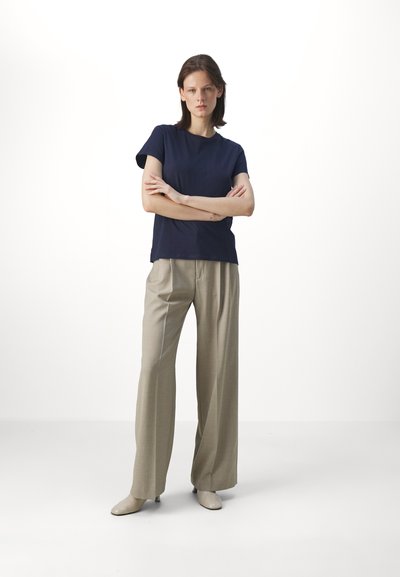 Filippa K SOFT TEE - Lihtne T-särk - navy