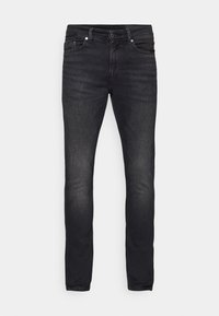 Fekete farmernadrág slim fit szabással, öt zsebbel és gombos záródással. Diszkrét kopás és varrási részletek a varrás mentén.