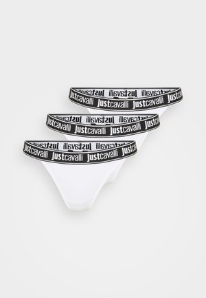 Tres piezas de tanga blanca con una cinturilla elástica negra que presenta el logo "justcavalli" en blanco. Textura de tela suave.