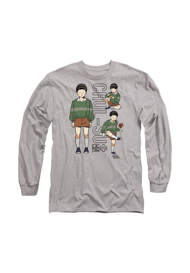 Graues Langarmshirt mit einer Cartoonfigur mit schwarzen Haaren in einem grün gestreiften Pullover und braunen Shorts; daneben der Text "CHUL-SU".