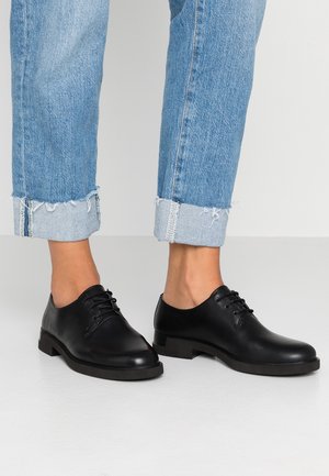 Derbies - black