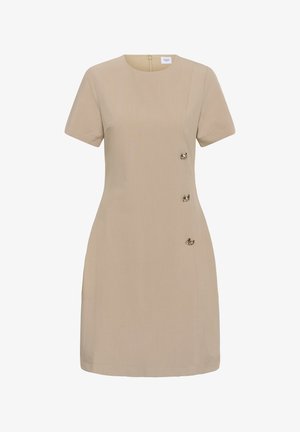 Rochie bej cu mânecă scurtă, până la genunchi, cu decolteu rotund și trei clape decorative argintii pe partea dreaptă.