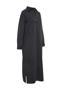 Długa szara sukienka z dżinsu z kołnierzykiem, półguzikowym zapięciem, długimi rękawami, dwoma przednimi kieszeniami i rozcięciami po bokach u dołu.