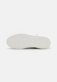 Guess ROCKIES - Zapatillas - brown