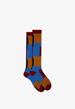 Calze fino al ginocchio con un motivo geometrico in blu, arancione e bordeaux. Realizzate in un tessuto morbido con accenti in contrasto sulla punta e sul bordo.