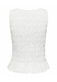 Haut blanc sans manches avec texture smockée et ourlet à volants, présentant un décolleté carré et une silhouette ajustée.