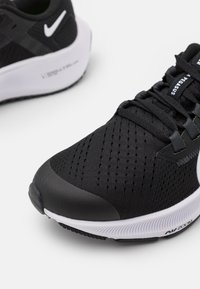 Nike Performance AIR ZOOM PEGASUS 38 GS UNISEX - Sapatos para corrida em estrada - black/white/anthracite/volt