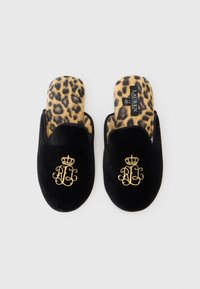 Mocasines de terciopelo negro con un logo de corona dorada, que presentan un forro interior de leopardo. Diseño clásico sin cordones para mayor comodidad.