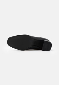 Tamaris Botines bajos - black