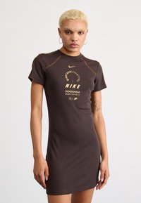 Nike Sportswear DRESS FEMME Vestito di maglina brown