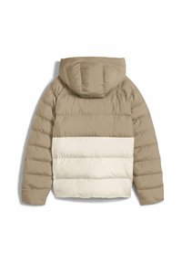 Giacca a vento imbottita bicolore beige e bianco sporco con cappuccio, con cuciture orizzontali trapuntate, vista da dietro su uno sfondo bianco.